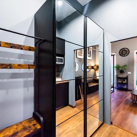 New Praga Ladies' & Gentlemen'S Apartments Varsovia Exterior foto