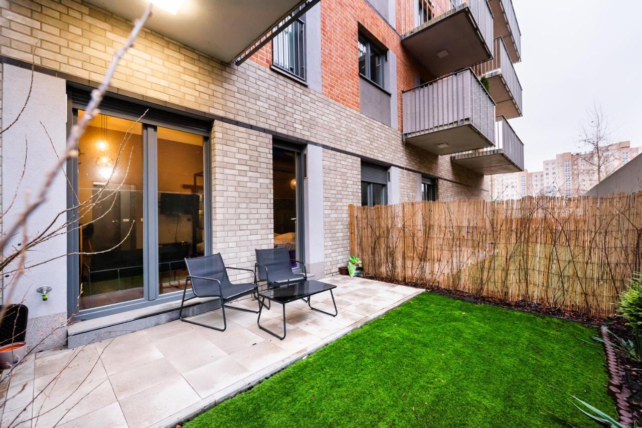 New Praga Ladies' & Gentlemen'S Apartments Varsovia Exterior foto
