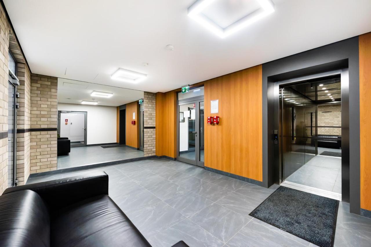 New Praga Ladies' & Gentlemen'S Apartments Varsovia Exterior foto
